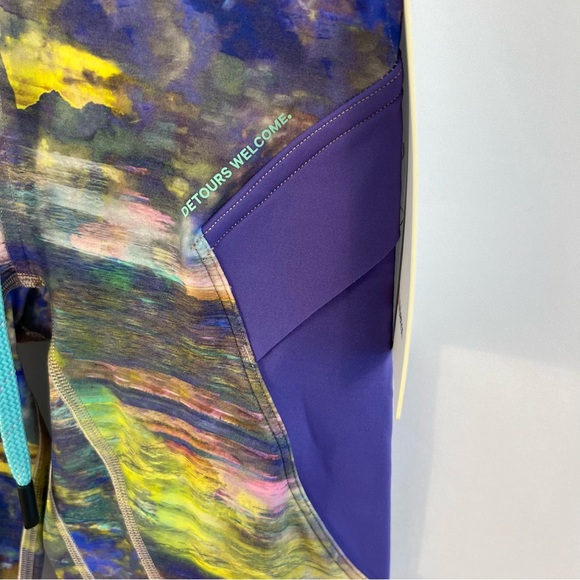 Lululemon Cargo Super-High-Rise Hiking Tight 25" Size 2 ALNM Altered Multi-Color - Picture 2 of 10